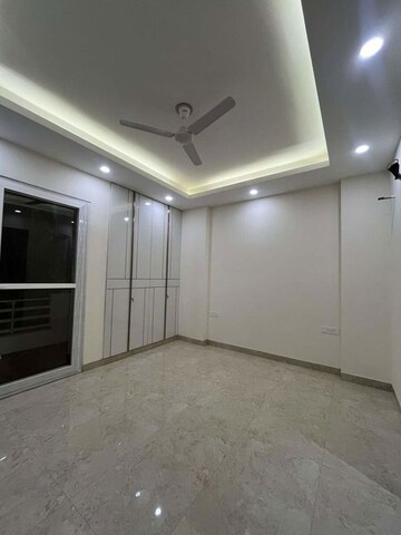 Room in 3 BHK Builder Floor at Sector 45 – for Rent