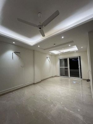 Room in 3 BHK Builder Floor at Sector 45 – for Rent