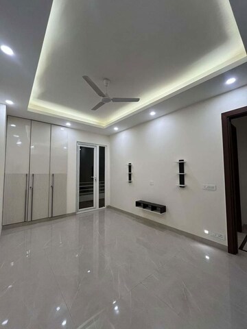 Room in 3 BHK Builder Floor at Sector 45 – for Rent