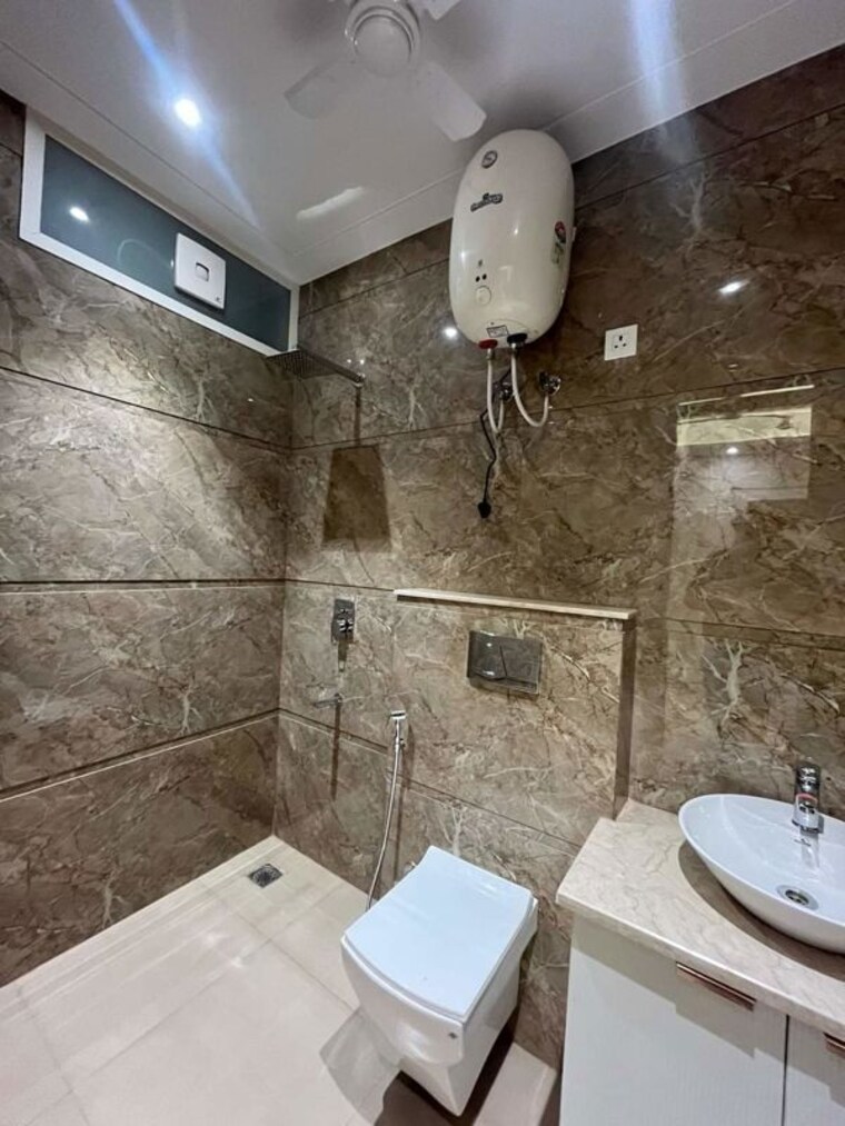 Bathroom, sector 45 3 Bedroom 1800 Sq.Ft. Builder Floor In Sector 45 Gurgaon 10123067