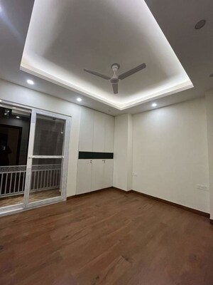 Room in 3 BHK Builder Floor at Sector 45 – for Rent