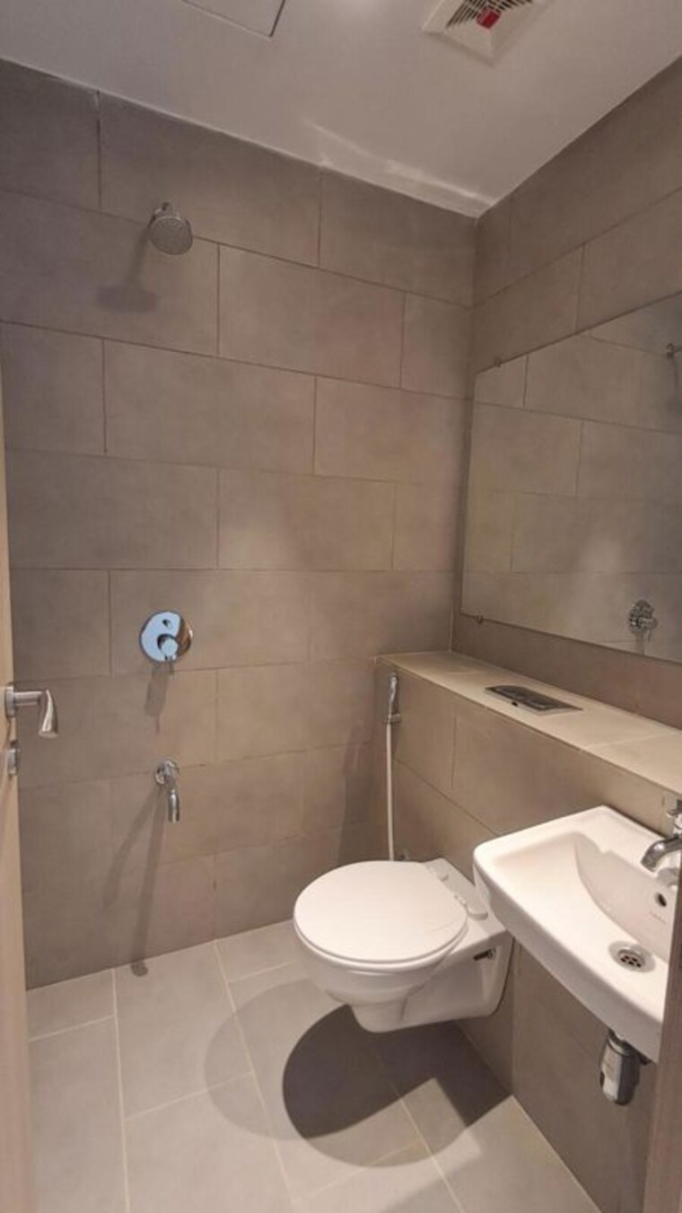 Bathroom, rustomjee-crown 4 Bedroom 2567 Sq.Ft. Apartment In Prabhadevi Mumbai 10123073