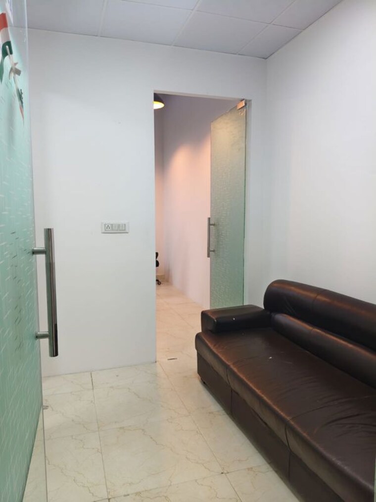 Room, sector 63 Commercial Office Space 450 Sq.Ft. In Sector 63 Noida 10123051