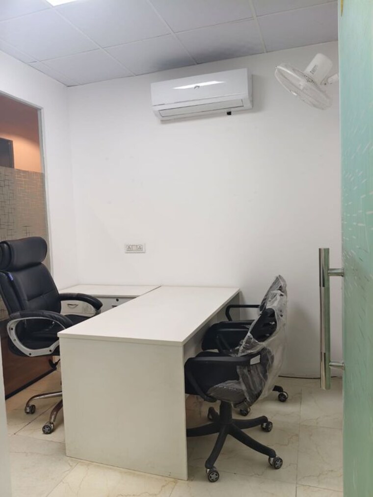Team Area, sector 63 Commercial Office Space 450 Sq.Ft. In Sector 63 Noida 10123051