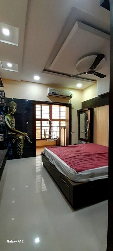 Bedroom in 3 BHK Apartment at Pachpedi Naka – for Rent