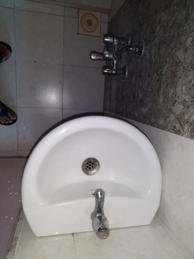 Bathroom, kudasan 3 Bedroom 260 Sq.Ft. Apartment In Kudasan Gandhinagar 10123100