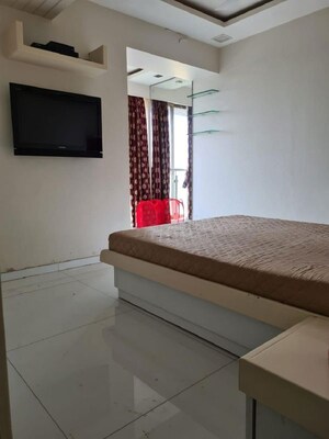 Bedroom in 1 BHK Apartment at Khar West – for Rent