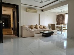 1 BHK + Pooja Room Apartment For Rent in Khar West