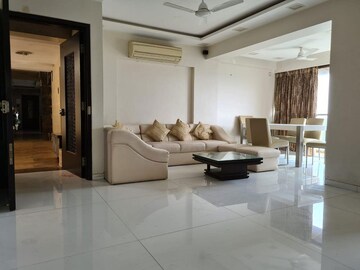 1 BHK Apartment For Rent in Khar West