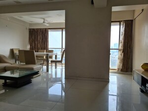 Room in 1 BHK Apartment at Khar West – for Rent