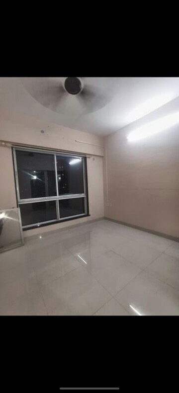 Room in 1 BHK Apartment at Royal Oasis, Malad West – for Rent