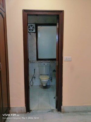Bathroom in 3 BHK Builder Floor at Unitech South City 1, South City 1 – for Rent