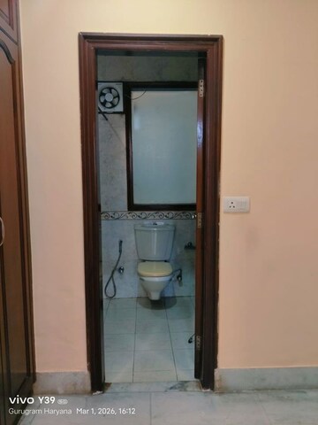 Bathroom in 3 BHK Builder Floor at Unitech South City 1, South City 1 – for Rent