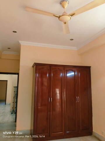 Furnished Amenities in 3 BHK Builder Floor at Unitech South City 1, South City 1 – for Rent