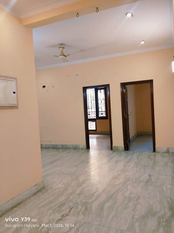 Room in 3 BHK Builder Floor at Unitech South City 1, South City 1 – for Rent