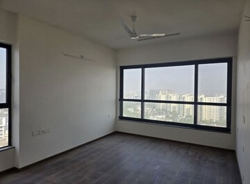 Room in 5 BHK Apartment at Kalpataru Magnus, Bandra East – for Rent