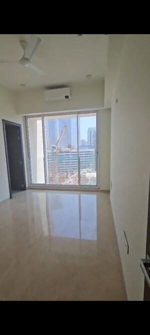 Room in 3 BHK Apartment at Raheja Imperia, Worli – for Rent