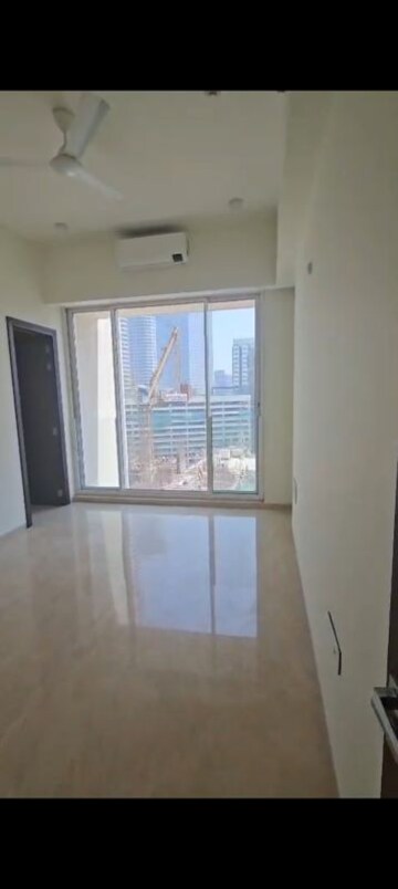 Room in 3 BHK Apartment at Raheja Imperia, Worli – for Rent