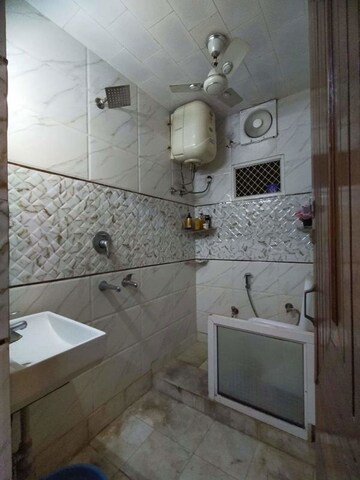 Bathroom in 1 BHK Apartment at Malviya Nagar – for Rent