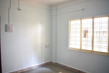 Room in 2 BHK Apartment at Guru Ganesh Nagar Society, Kothrud – for Rent