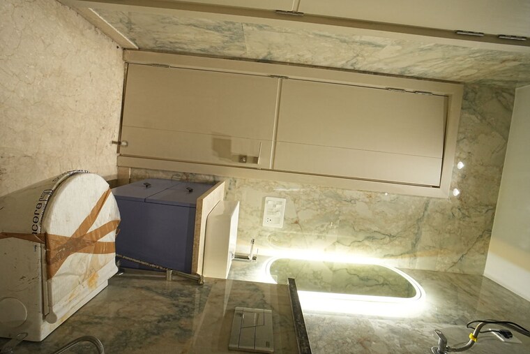 Bathroom, rajouri garden 3 Bedroom 150 Sq.Yd. Builder Floor In Rajouri Garden Delhi 10123552