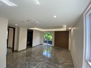 Room in 3 BHK Builder Floor at Panchsheel Enclave – for Rent