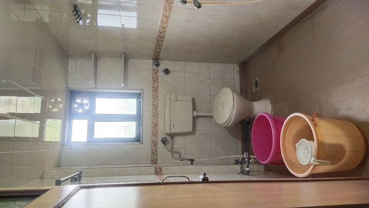Bathroom, kandivali east Pg For Girls In Kandivali East 10123705