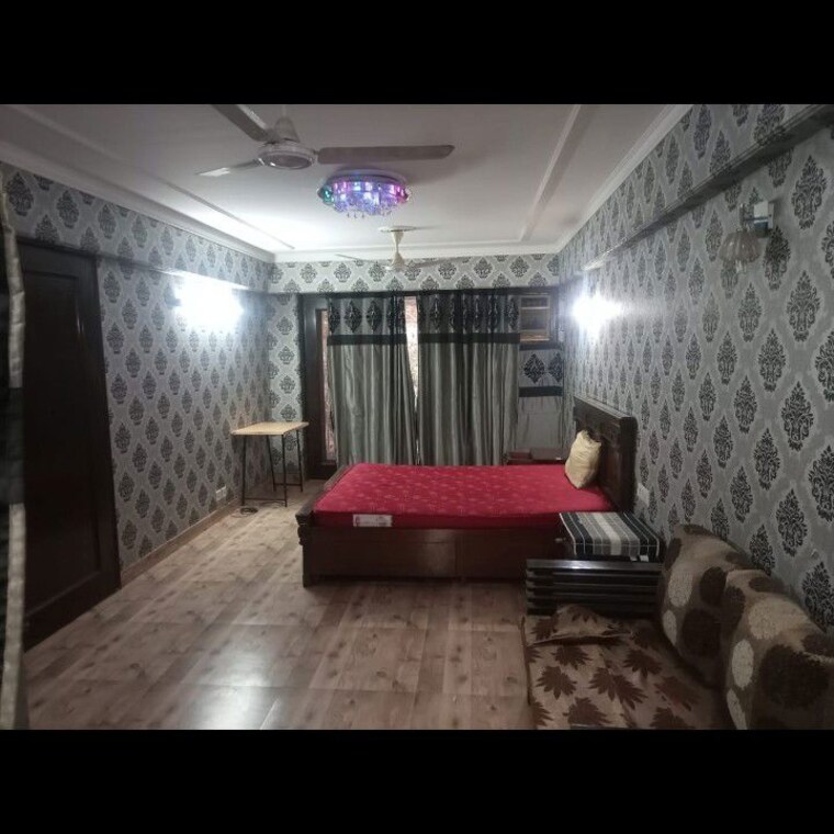 Bedroom, sector 18 4 Bedroom 276 Sq.Yd. Builder Floor In Sector 18 Faridabad 10123893
