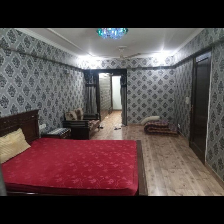 Bedroom, sector 18 4 Bedroom 279 Sq.Yd. Builder Floor In Sector 18 Faridabad 10123896