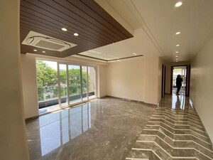 Room in 3 BHK Builder Floor at Panchsheel Enclave – for Rent