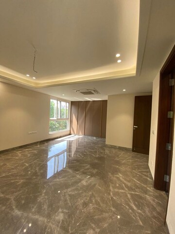 Room in 3 BHK Builder Floor at Panchsheel Enclave – for Rent