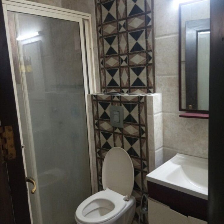 Bathroom, sector 18 4 Bedroom 291 Sq.Yd. Builder Floor In Sector 18 Faridabad 10123910