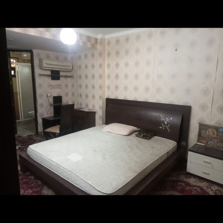 Bedroom, sector 18 4 Bedroom 296 Sq.Yd. Builder Floor In Sector 18 Faridabad 10123915