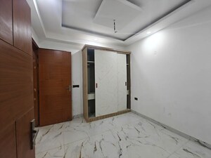 Room in 2 BHK Apartment at Sector 73 – for Sale