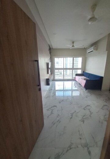 Room in 2 BHK Apartment at Raheja Ridgewood, Goregaon East – for Rent
