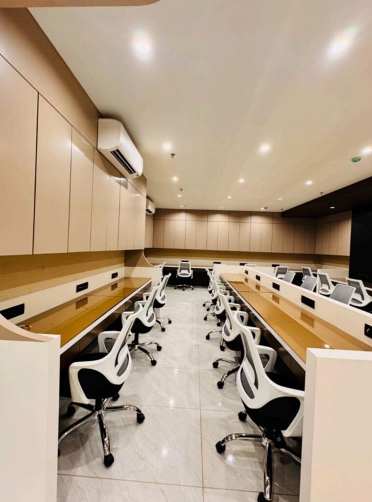 Team Area, lotus-link-square Commercial Office Space 1700 Sq.Ft. In Andheri West Mumbai 10124346