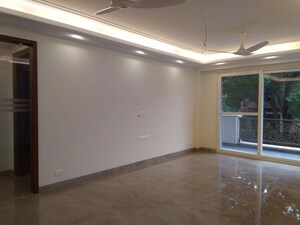 Room in 4 BHK Apartment at Sarvodaya Enclave – for Sale