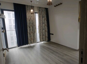 Room in 3 BHK Apartment at Rustomjee Seasons, Bandra East – for Rent