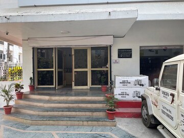 Parking in  Office Space at Mahanagar – for Rent