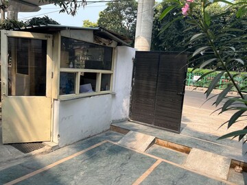  Office Space – Exterior View View at Mahanagar - for Rent