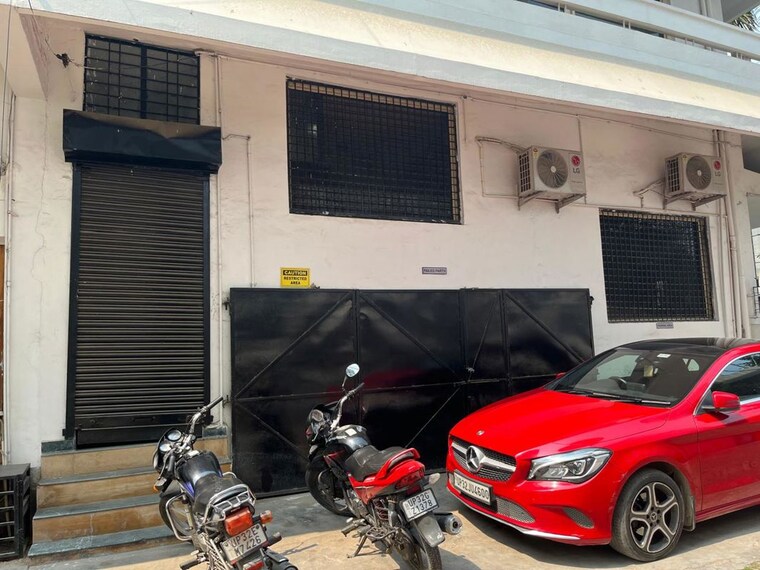  Parking, mahanagar Commercial Office Space 4820 Sq.Ft. In Mahanagar Lucknow 10124426