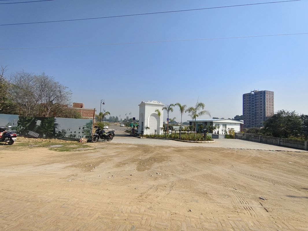 Plot For Sale in Kalli Paschim