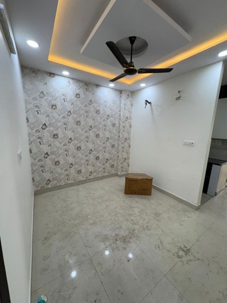 Hall, chanakya place 2 Bedroom 65 Sq.Yd. Builder Floor In Chanakya Place Delhi 10124605