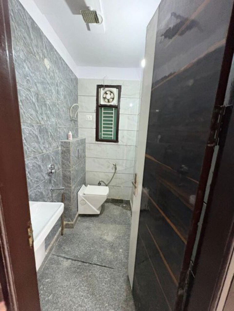 Other, chanakya place 2 Bedroom 65 Sq.Yd. Builder Floor In Chanakya Place Delhi 10124605