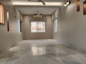 Room in 3 BHK Apartment at Vasant Kunj – for Rent