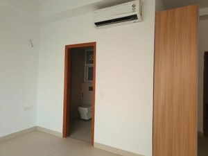 Room in 4 BHK Apartment at SS Linden, Sector 84 – for Rent
