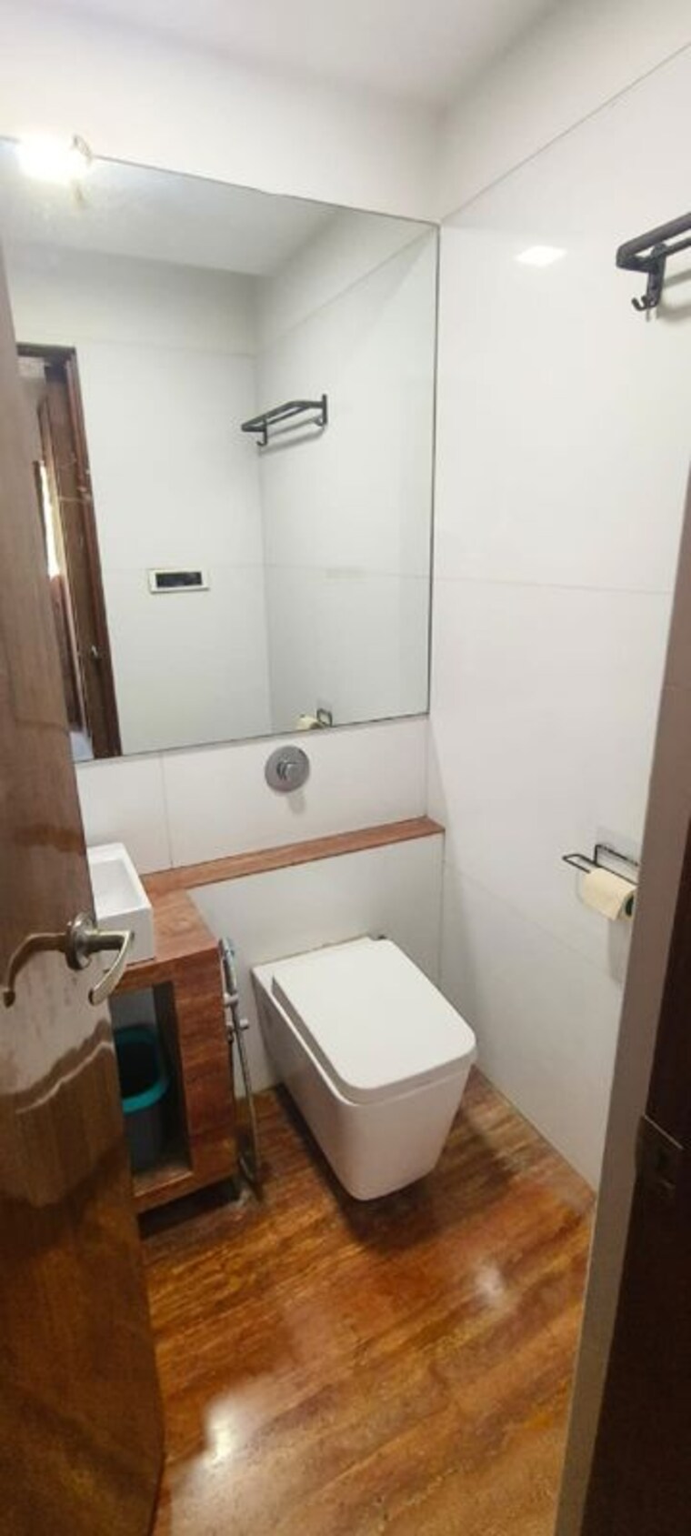 Bathroom, khar west 3 Bedroom 1100 Sq.Ft. Apartment In Khar West Mumbai 10124804