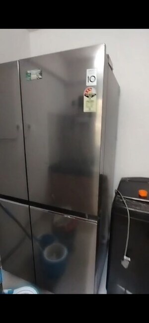 Furnished Amenities in 3 BHK Apartment at Khar West – for Rent