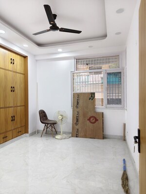 Room in 3 BHK Apartment at Express Apartments, Vaishali Sector 3 – for Sale