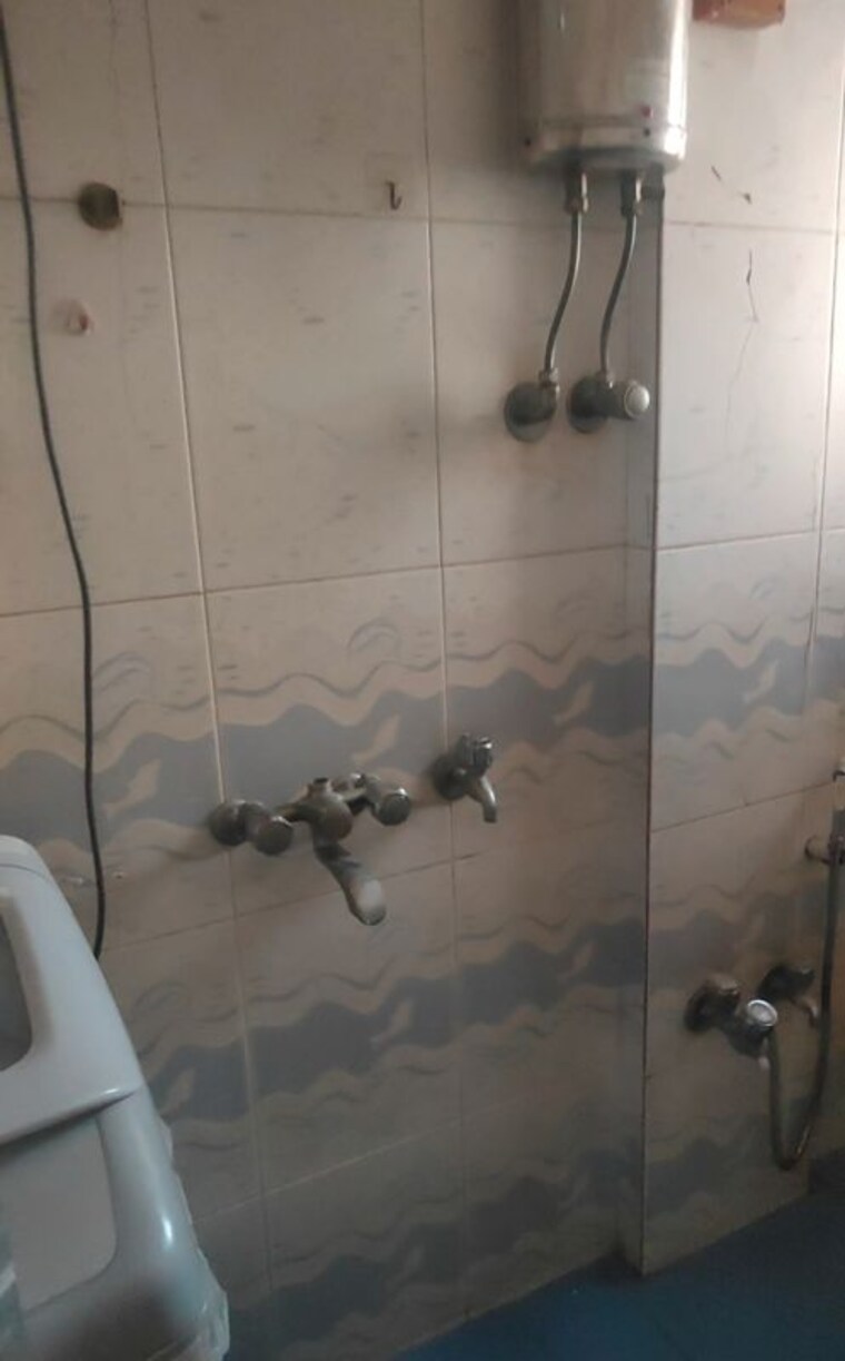 Bathroom, sohini-apartment 1 RK 350 Sq.Ft. Apartment In Santacruz East Mumbai 9667136